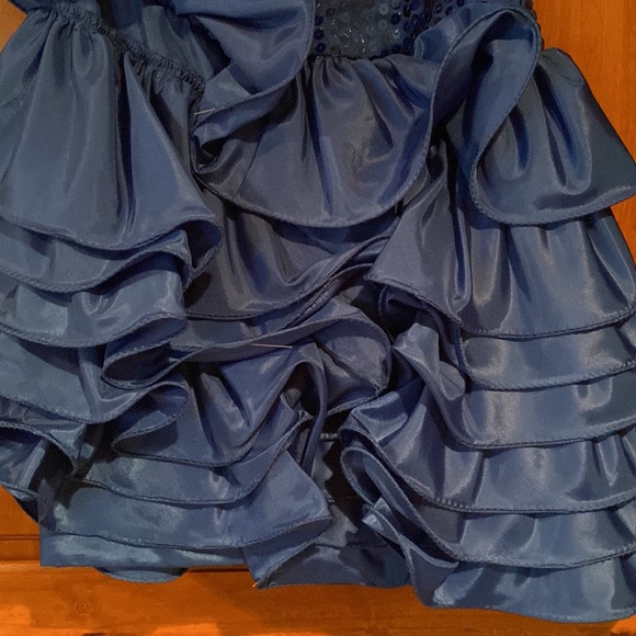 Formal Dress - Picture 7 of 9